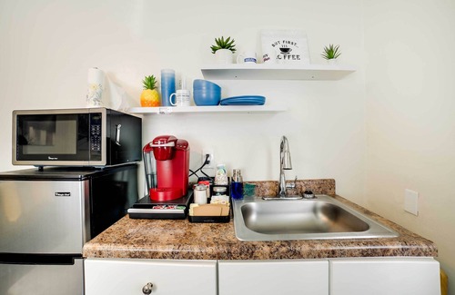 Shadyside House | Walk to Walnut St: Pet-Friendly Pittsburgh Home!