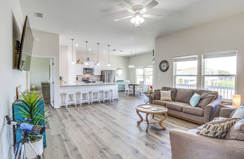 Rockport House | Walk to Water! Home w/Pool Access in Rockport