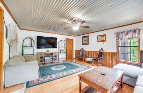 Ore City House | Walk to Water Lake O the Pines Cabin