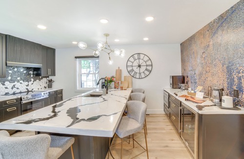 Gladstone House | Walk to Waterfront: Michigan Retreat w/Game Room