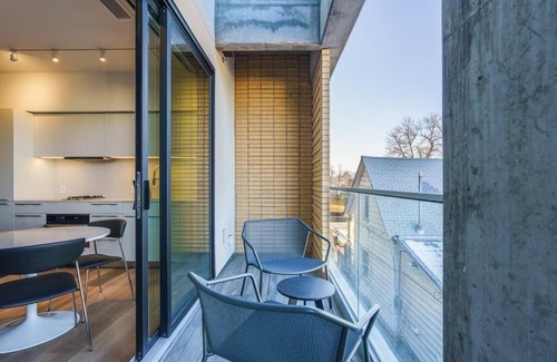 Berkeley House | Walk Trendy Tennyson From Our Flat &Roof Top Patio