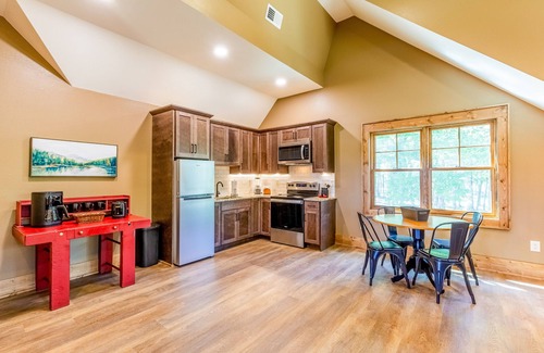 Glenville Apartment | Walk-up apartment with resort amenities: firepit, sports courts & hiking