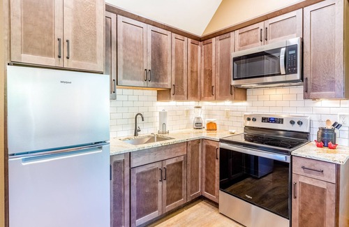Glenville Apartment | Walk-up apartment with resort amenities: firepit, sports courts & hiking