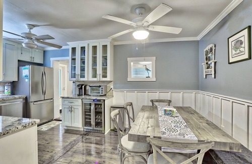Sunset Beach House | ☀️Walk2Beach-Private Patio-Good Vibrations Beach House ☀️