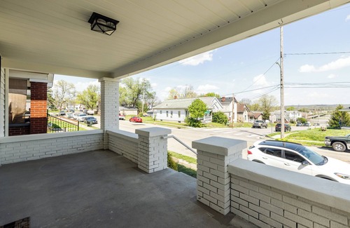 Hamilton House | Walk2SpookyNook~GameRoom~Theater~Modern~MiamiOH~