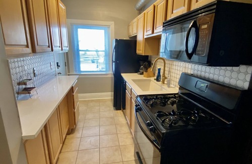 Joslyn Castle Condo | Walkable 2br condo in quiet historic neighborhood