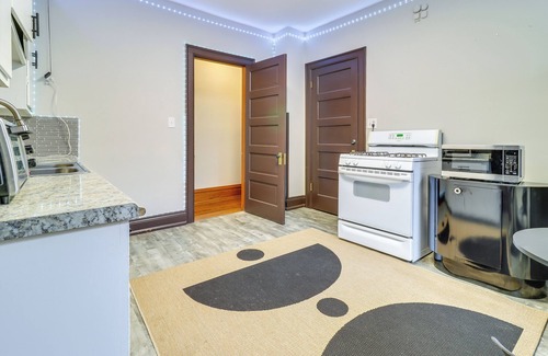 Toledo Apartment | Walkable Apt: 4 Mi to Downtown Toledo!