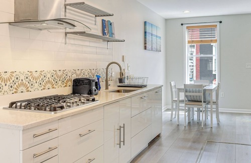 Downtown Baltimore House | Walkable Baltimore Rowhouse w/Fenced-In Patio!