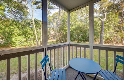 Calabash Apartment | Walkable Calabash Condo with Pool Access!