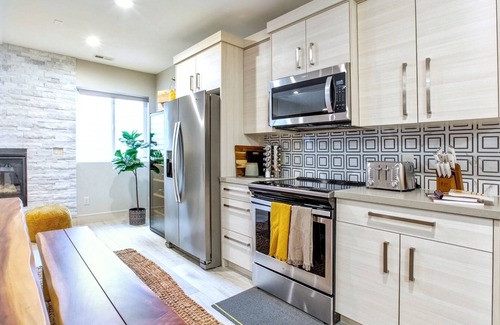 Holladay House | Walkable Cozy Downstairs Suite in Holladay!