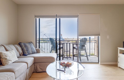 Wilmington Historic District Condo | Walkable Downtown Condo w/ Riverfront Balcony