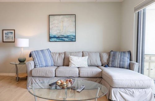 Wilmington Historic District Condo | Walkable Downtown Condo w/ Riverfront Balcony