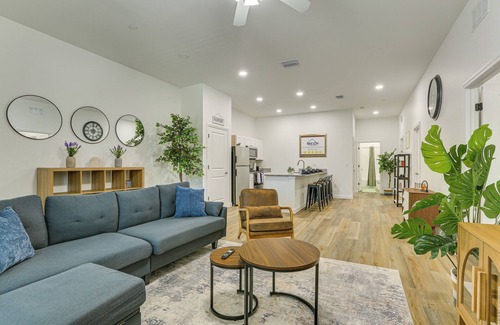 LaBelle Apartment | Walkable Downtown LaBelle Apt w/Private Balcony!