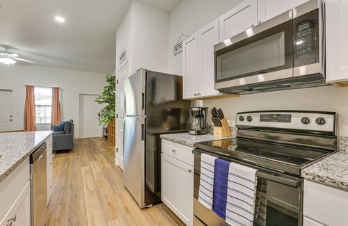 LaBelle Apartment | Walkable Downtown LaBelle Apt w/Private Balcony!