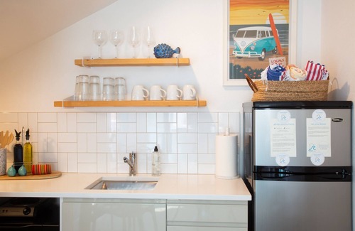 Encinitas Apartment | Walkable Hang Ten Hut in heart of Encinitas