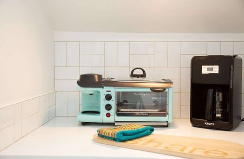 Encinitas Apartment | Walkable Hang Ten Hut in heart of Encinitas