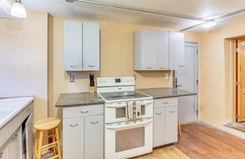 South Side Slopes Apartment | Walkable Studio in the Heart of Pittsburgh!