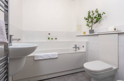 Kilmarnock Apartment | Walker Suite No73 - Donnini Apartments