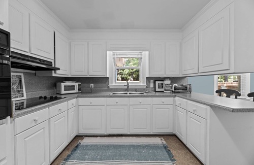 Greenville House | Walking Distance from the Stadium in Beautiful Greenville NC. Sleeps 8.