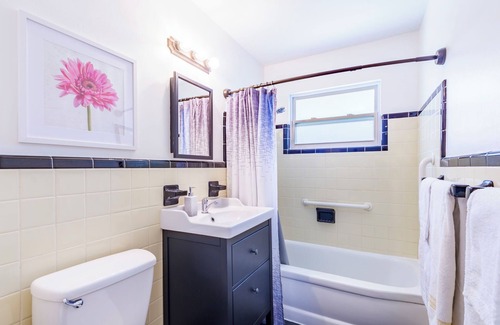 Dunedin House | Walking distance to Downtown, the Pinellas trail and the ocean.
