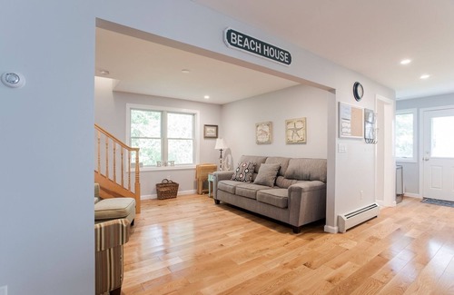 York Beach House | Walking distance to Long Sands