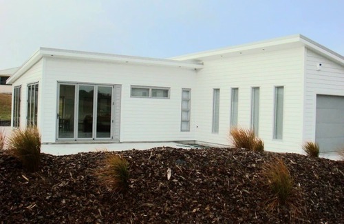 Ruakaka House | Walking distance to Ruakaka Beach