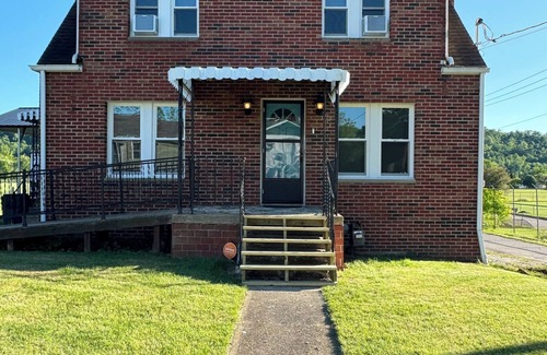 Dunbar House | Walking Distance to Shawnee Soccer Complex