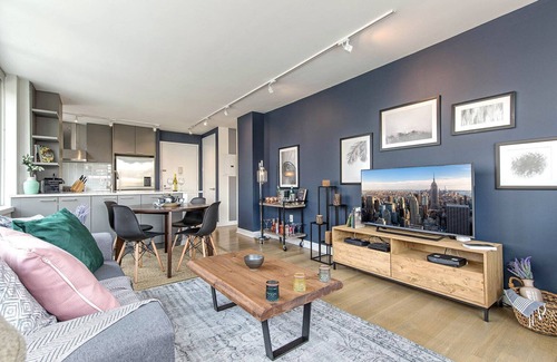 Ukrainian Village Apartment | Walking distance to Union Square, 10 minute walk to NYU, Doorman, Gym, Roofdeck