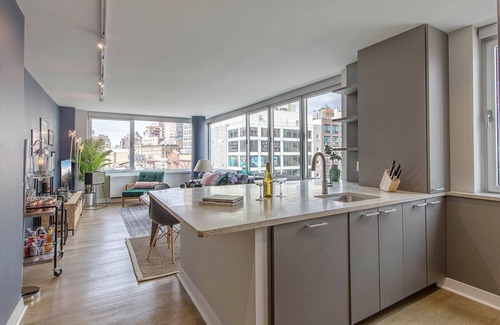 Ukrainian Village Apartment | Walking distance to Union Square, 10 minute walk to NYU, Doorman, Gym, Roofdeck