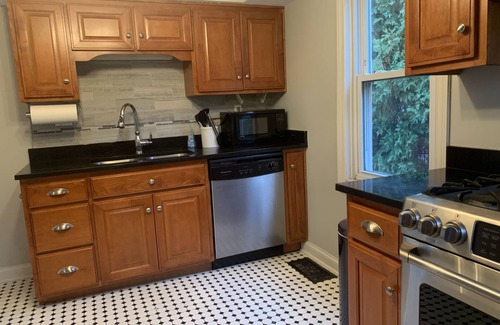Naperville House | Walking distance to everything downtown Naperville!