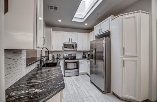North Scottsdale House | Walking distance to Scottsdale sports complex, Barrett Jackson, and Phoenix Open