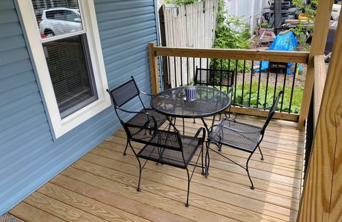 Conneaut Lakeshore Cottage | Walking distance to beach area of Conneaut lake- 4 beds-Pet Friendly- NO Smoking
