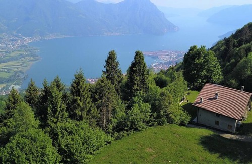 Lovere Ski Chalet | Walking's House, the chalet nestled in the woods