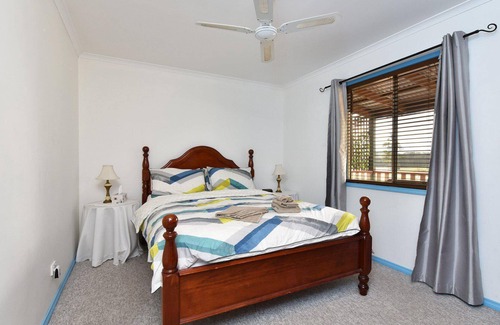 Ellalong Cottage | Wallaby Cottage - cute Accom in bushland setting