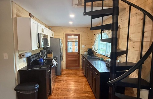 Hawley Cabin | Wally's Cabin |New|Hot Tub|Kayaks|Firepit|Central