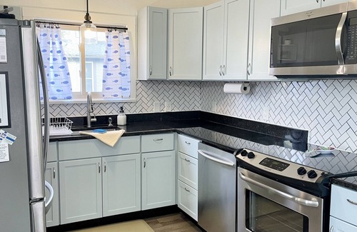 Ashtabula House | Walnut Beach Inn - close to the beach!