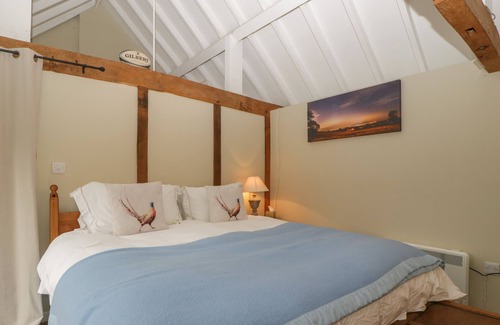 Old Gore Cottage | WALNUT COTTAGE, romantic, character holiday cottage in Ross-On-Wye