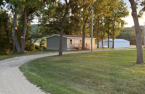 Sextonville House | Walnut Getaway Relaxing Country Getaway