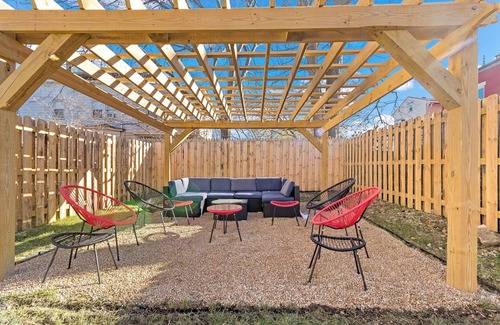 Cincinnati House | Walnut Hills Mansion-sleeps14! TVs in every room!