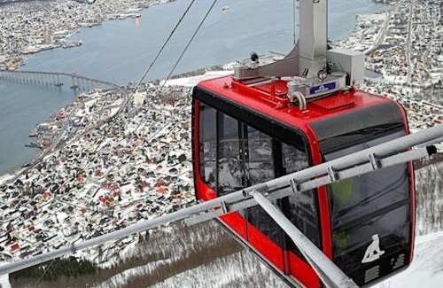 Tromsdalen Apartment | WALO APARTMENTS TROMSDALEN - Close to cable car and Arctic Cathedral, 10 min by bus to city centre, Free parking