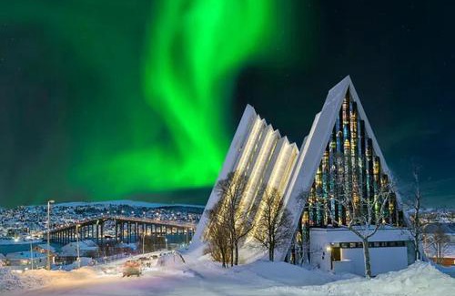 Tromsdalen Apartment | WALO APARTMENTS TROMSDALEN - Close to cable car and Arctic Cathedral, 10 min by bus to city centre, Free parking