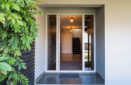 Wanaka House | Wanaka 'Mount Iron Edge' with Mountain Views