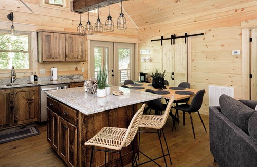 Ellijay Cabin | Wand.rlust Hilltop Retreat! Serenity, Relaxation & Unique Modern Rustic Cabin