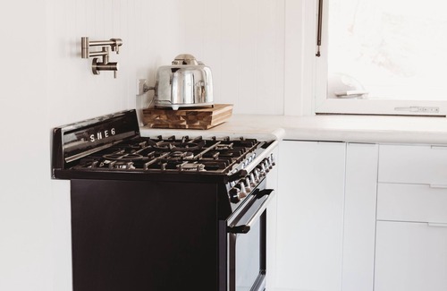 Salamander Bay House | Wanda Inn - stylish home, dog friendly, bay access 100 m away, family ready