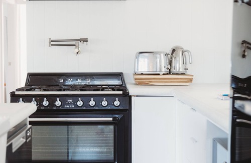 Salamander Bay House | Wanda Inn - stylish home, dog friendly, bay access 100 m away, family ready