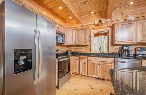 McHenry House | Wander Inn: Only 1 Mile to Wisp Resort & Lake Activities