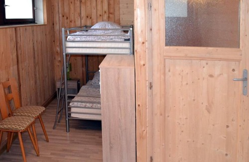 Mittelhof RV Rental | Wanderer Zimmer 3 - Campingplatz im Eichenwald