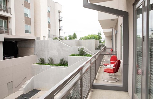 Stoneridge Place Apartment | WanderJaunt | Scarlet | 1BR | Barton Creek