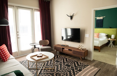 Stoneridge Place Apartment | WanderJaunt | Vermilion | 1BR | Barton Creek