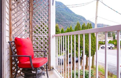Harrison Hot Springs Apartment | Wanderlust Studio Suite with Private Patio